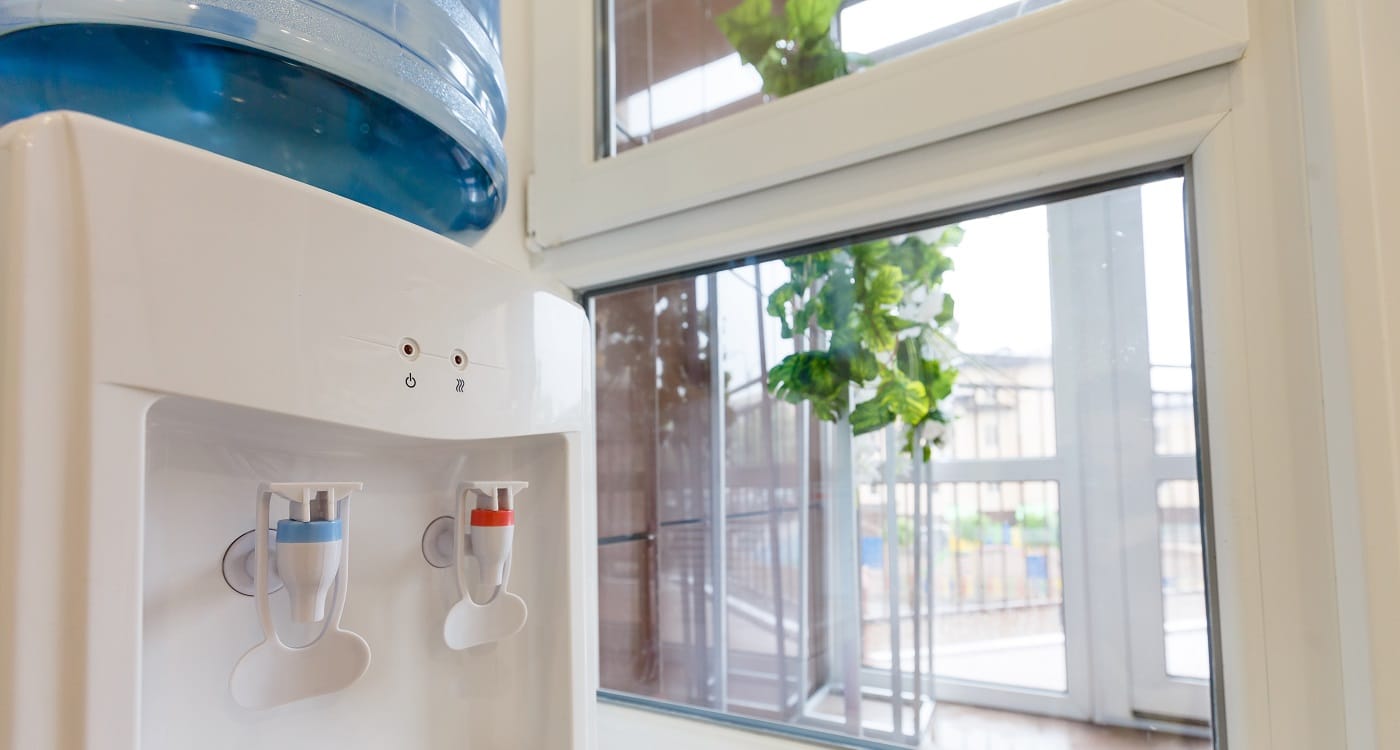Typen und Funktionen eines Wasserspenders in Wort und Bild
